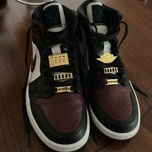 Air Jordan 1 Mid Beetroot Gold Pendants